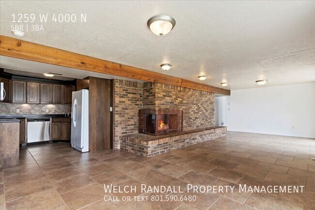 Building Photo - 1259 4000 N St