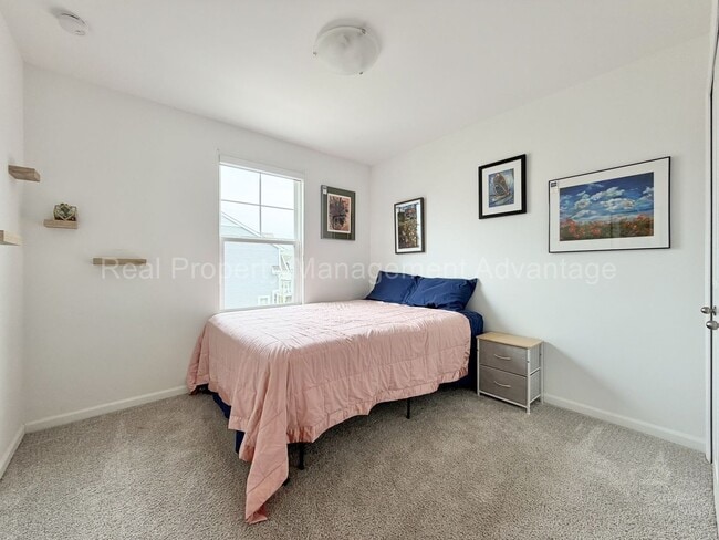 Building Photo - Modern 2020 Built Townhome Just Steps from Downtown Ferndale!