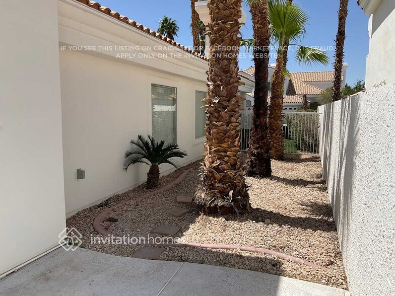 Building Photo - 8113 Sunset Cove Dr