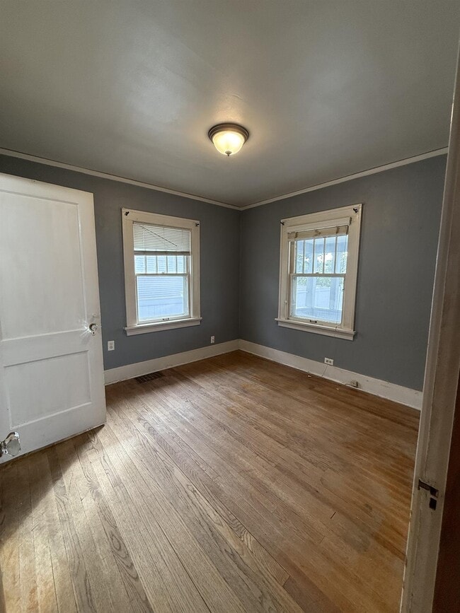 Building Photo - 2417 E Ave NE