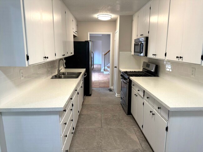 Building Photo - 505 Felder Ave