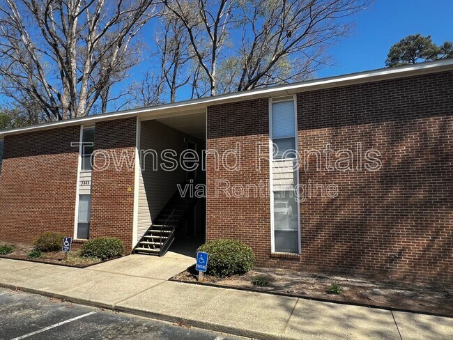 Building Photo - 5850 Century Oaks Dr
