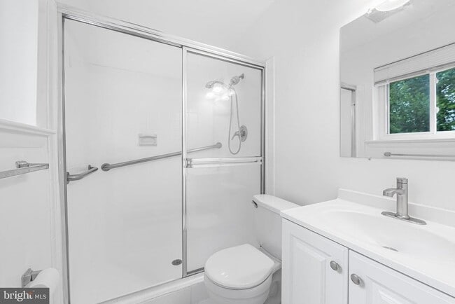 Building Photo - 9813 Inglemere Dr