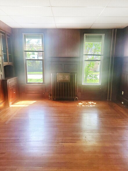 Building Photo - 503 6th St N