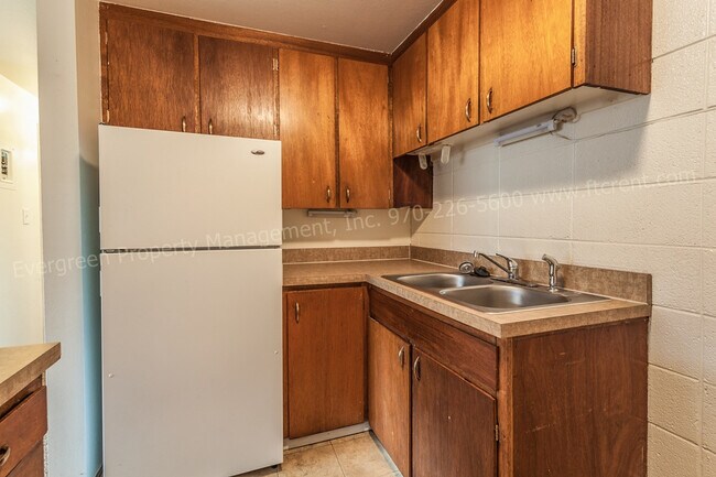 Building Photo - 701 Parker St