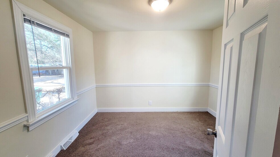 Building Photo - 3811 Larry St