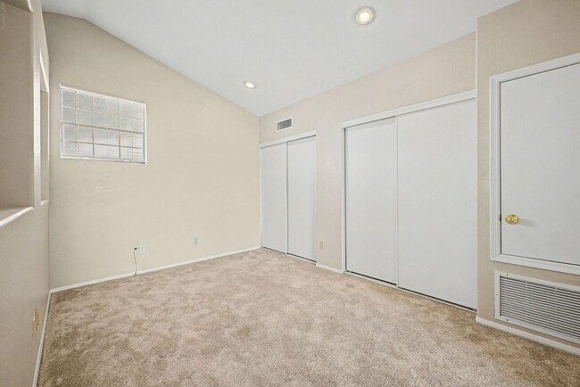 Building Photo - 184 S Willow Creek St