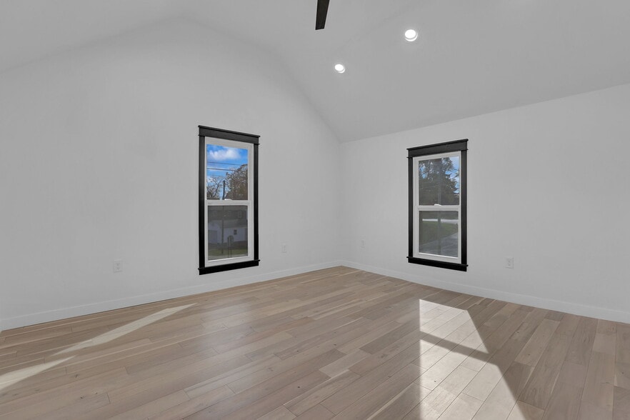 Building Photo - 119 N Ohio Ave