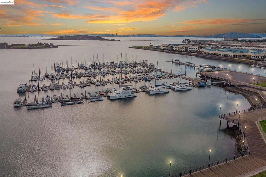 Building Photo - 21 Bayside Ct