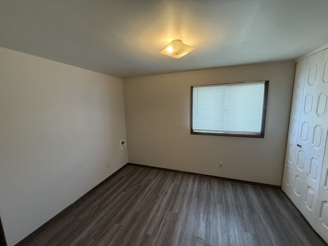 Building Photo - 1710 La Cres St