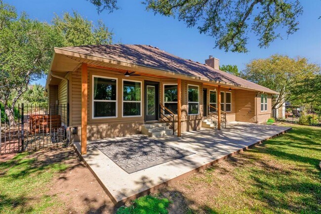 Building Photo - 205 Tellus St