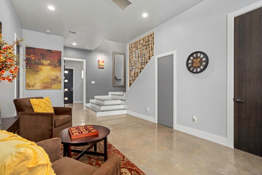 Building Photo - 326 Clay