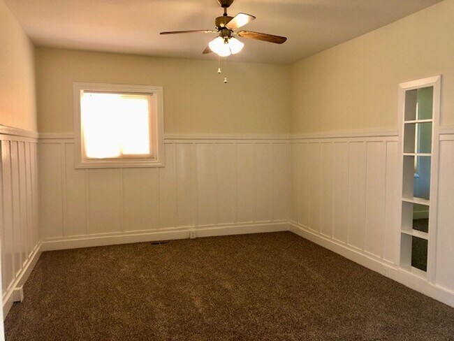 Building Photo - Charming 2 bedroom, 1.5 bath home near Sutter Street