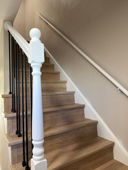 Building Photo - 3492 Woodburne Dr