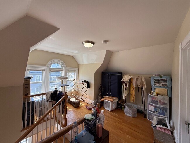 Building Photo - 29 Montcalm Ave