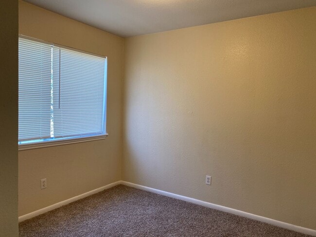 Building Photo - 7545 Windsor Oaks