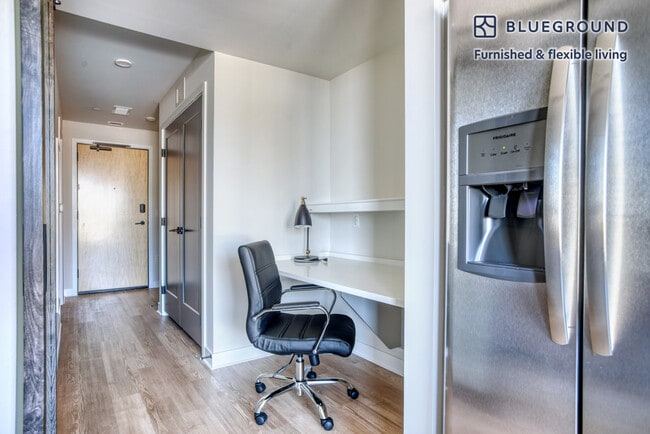 Building Photo - 140 W 10th Ave