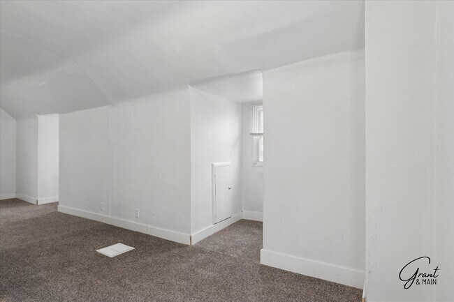 Building Photo - $1300 3 bedroom bungalow