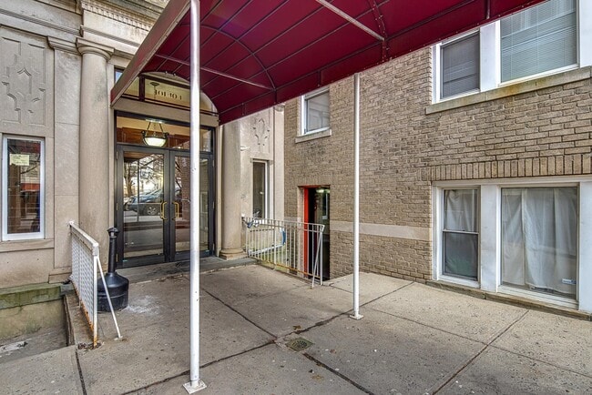 Building Photo - 101 73rd St