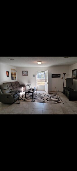 Building Photo - 6519 Robie Rd