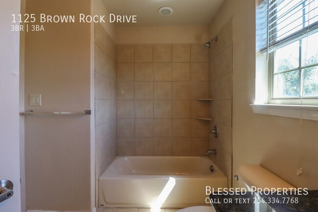 Building Photo - 1125 Brown Rock Dr