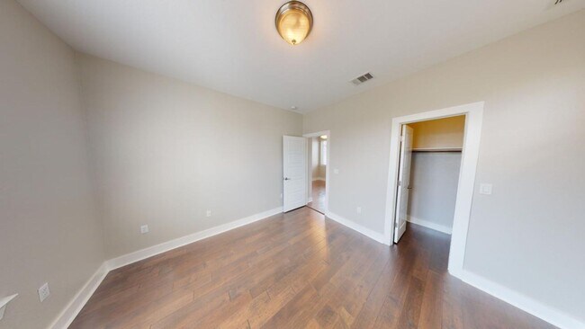 Building Photo - Gorgeous Condo in Edgewick - Minutes from Soco!