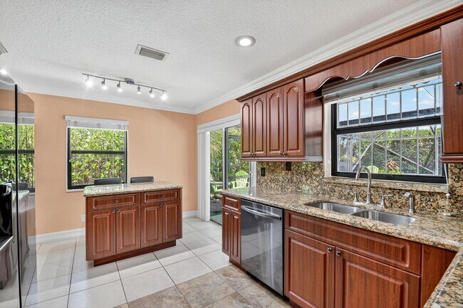 Building Photo - 1035 Soelca Dr