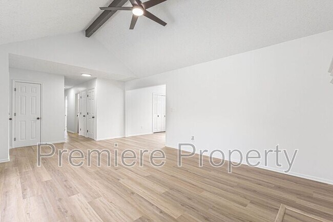 Building Photo - 3213 SE 6th Ct