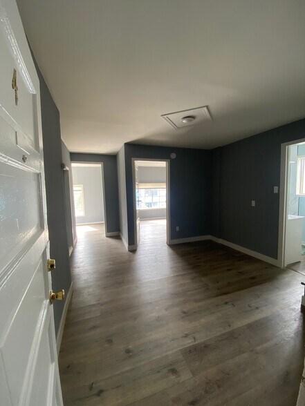 Building Photo - 1647 W 12th Pl