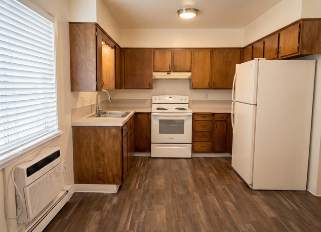 Building Photo - HUGE peaceful unit in Fruitland