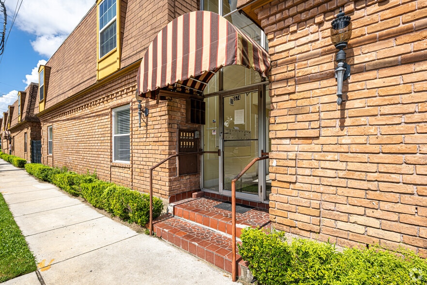 Building Entrance - 6564 Fleur De Lis Dr
