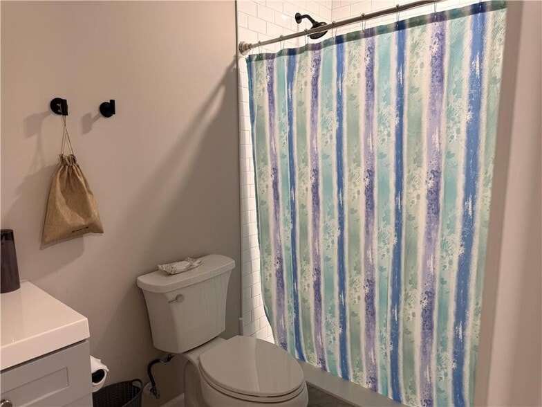 Building Photo - 1424 Shadowbrook Dr