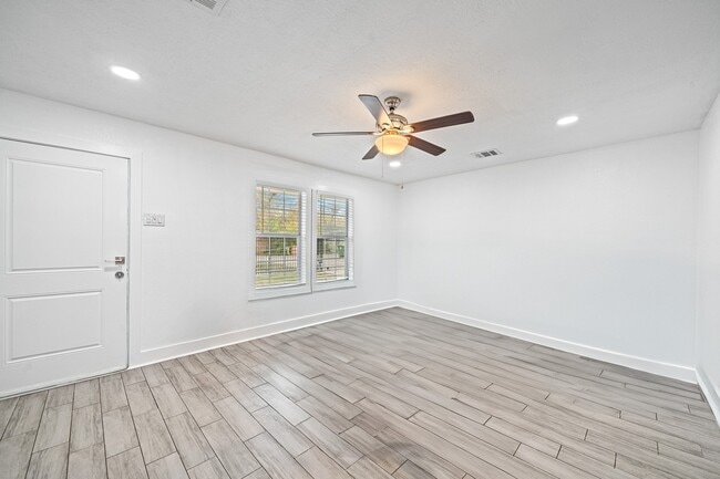 Building Photo - 4611 Idaho St