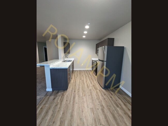 Building Photo - 1215 S Eisenhower St