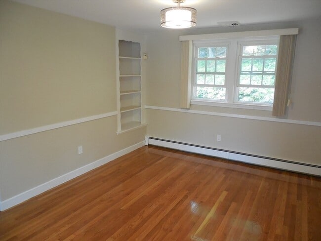 Building Photo - 166 Totten Pond Rd