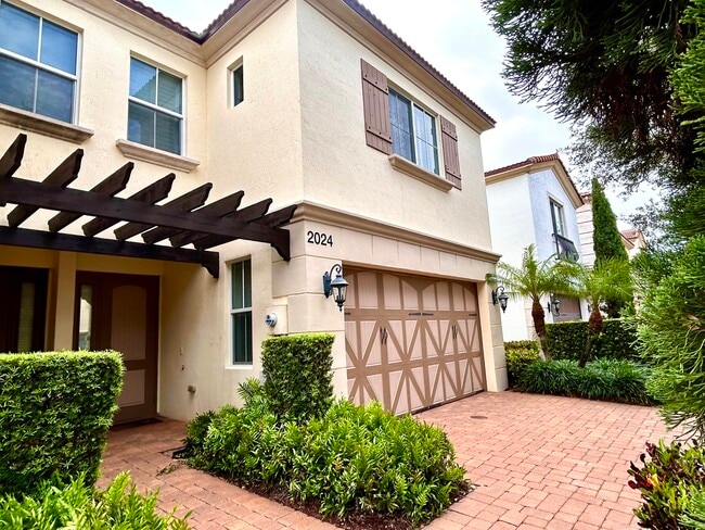 Building Photo - 2024 Foxtail View Ct