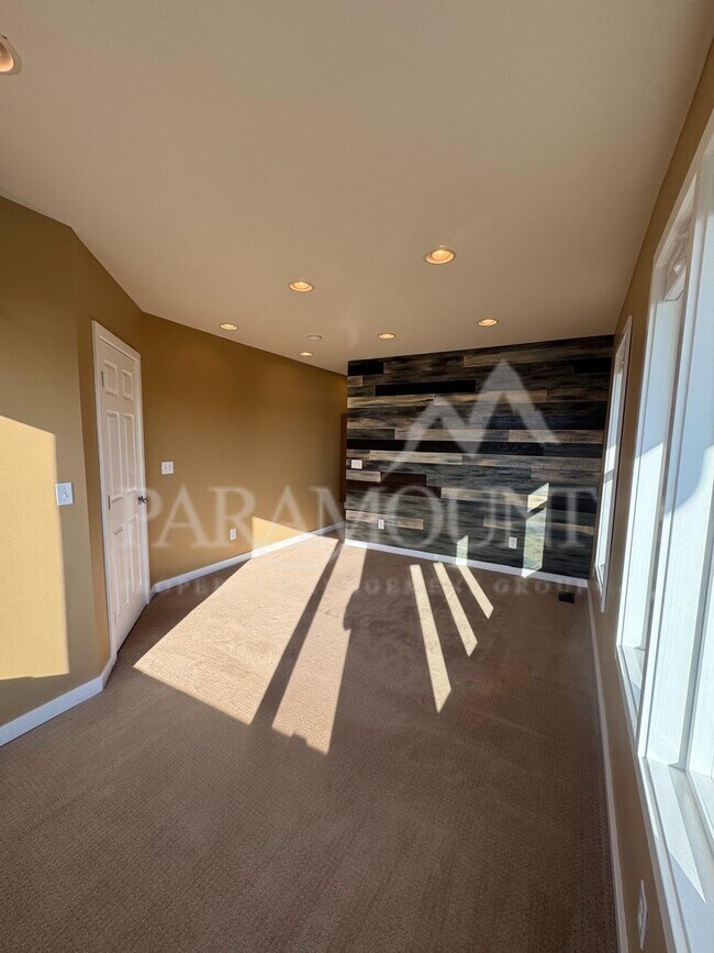 Building Photo - Stunning 3-bedroom, 1-bath home with a water view and fantastic amenities!