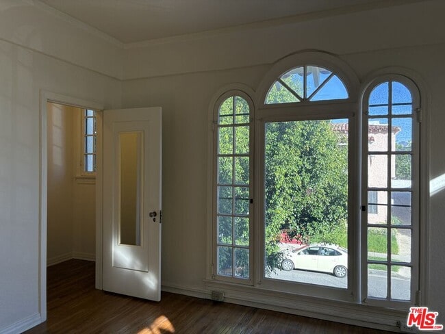 Building Photo - 351 N Gardner St