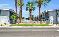 Building Photo - Large 2 bedroom units central Phoenix loca...