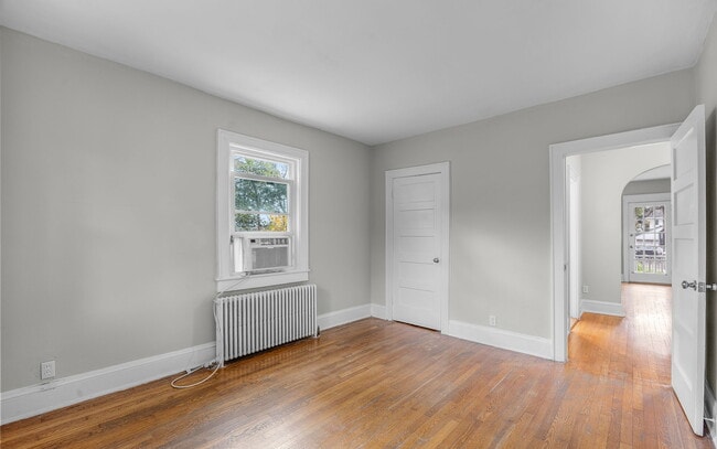 Building Photo - 819 W 51st St