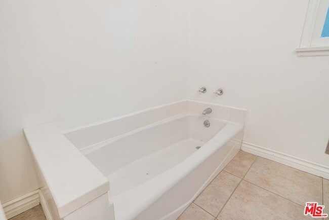 Building Photo - 574 N Almar Ave