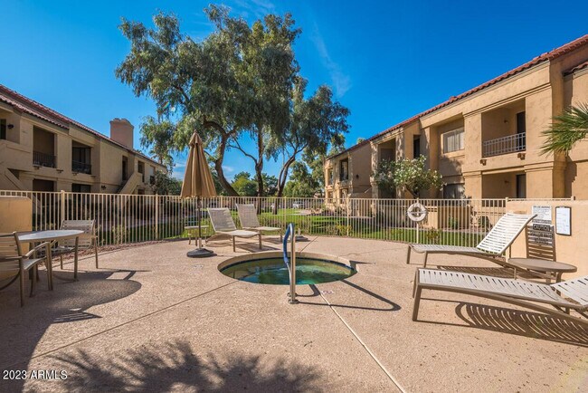 Building Photo - 9708 E Vía Linda