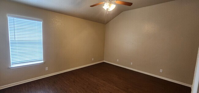 Building Photo - 3 Bedroom 2 bath Duplex South Killeen VIEWABLE SOON