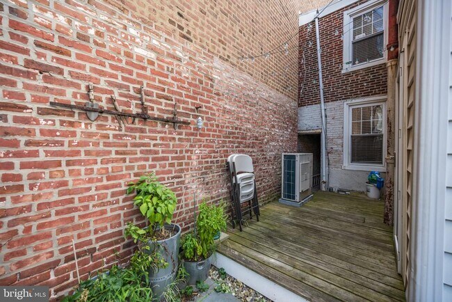 Building Photo - 1636 E Wilt St