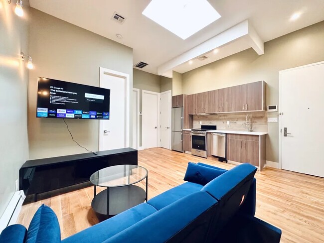 Building Photo - 1815 Putnam Ave