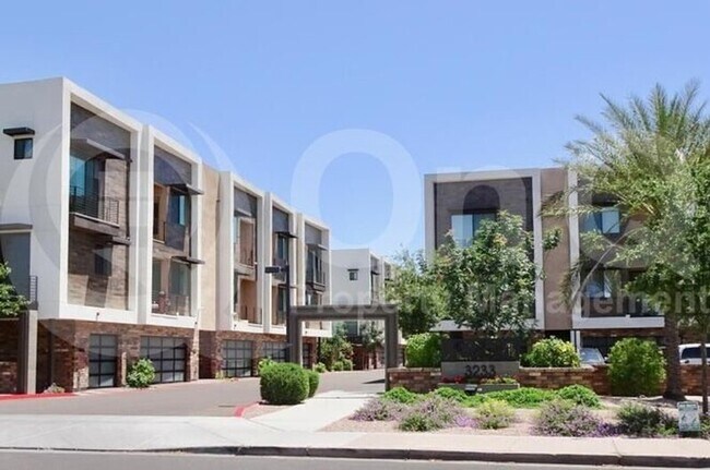 Building Photo - 3233 N 70th St