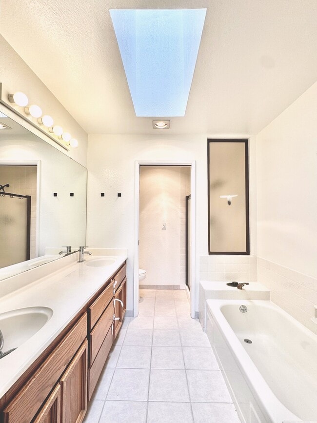 Building Photo - 1400 Carpentier St