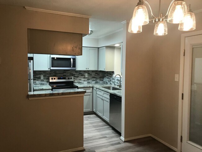 Building Photo - 2BD/2.5BA Condo | TAMU Bus Route | Private Yard | Pet Friendly