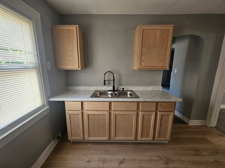 Building Photo - 5974 Coplin St