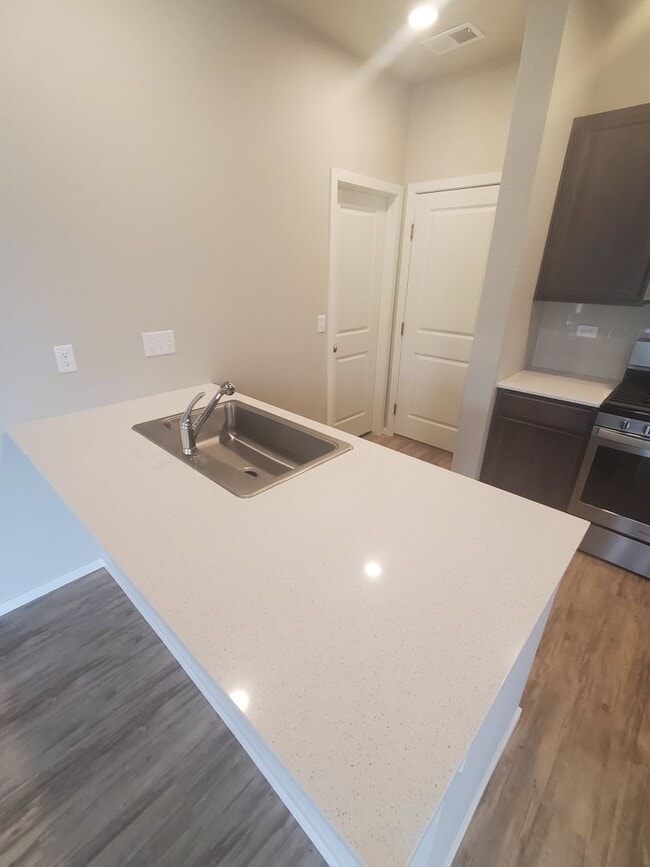 Building Photo - Updated and Bright 3 Bedroom Townhouse in Greeley!